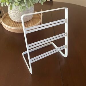 Multirow earring organizer